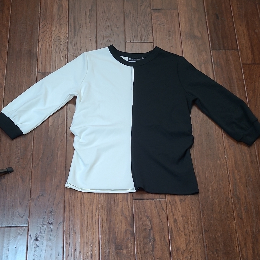 NWT New York & Company Black & White Colorblock Blouse size XL. Side Ruching